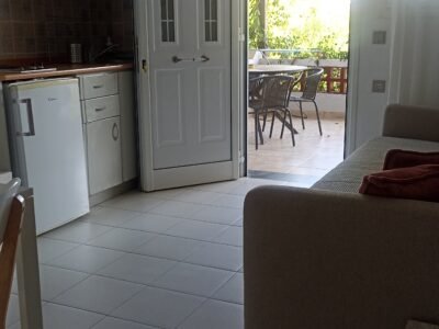 apartment1 (5) (Large).jpg